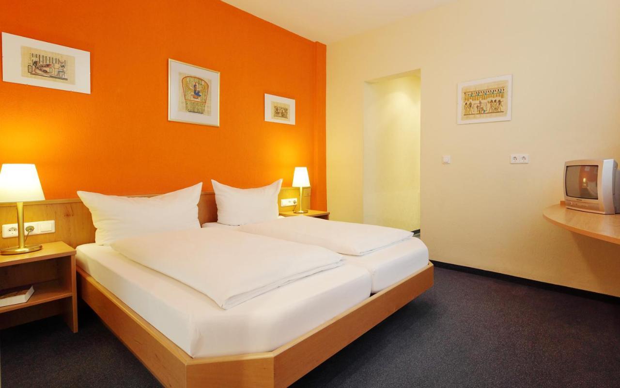 ראסטאט Hotel Zum Goldenen Mann מראה חיצוני תמונה