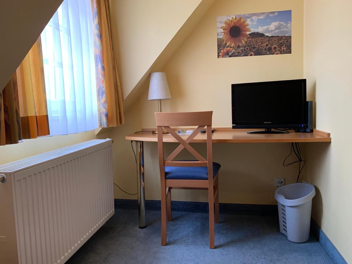 ראסטאט Hotel Zum Goldenen Mann מראה חיצוני תמונה