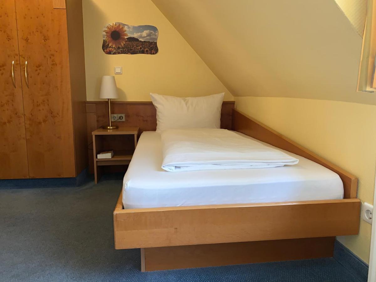 ראסטאט Hotel Zum Goldenen Mann מראה חיצוני תמונה