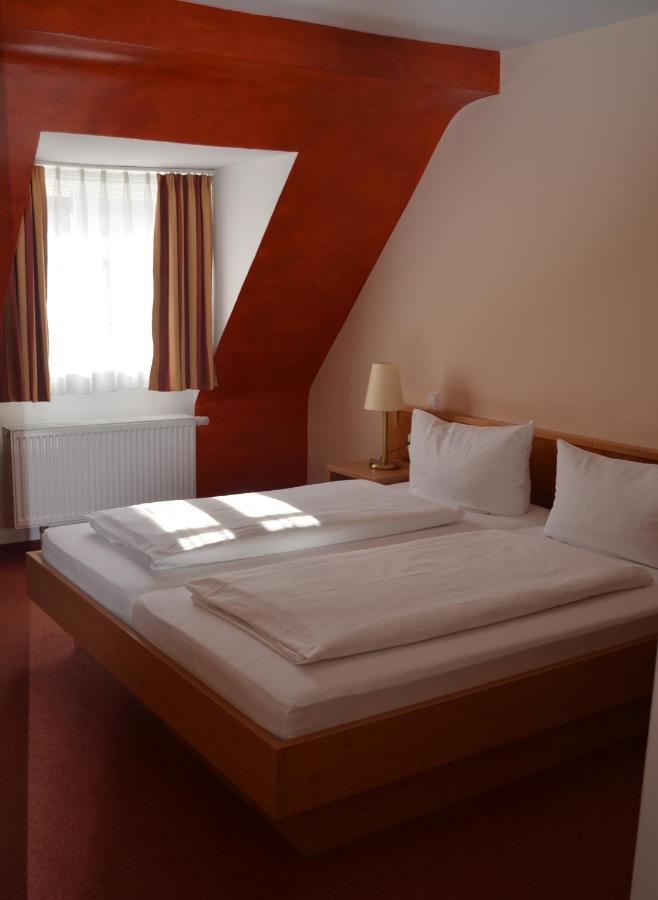 ראסטאט Hotel Zum Goldenen Mann מראה חיצוני תמונה